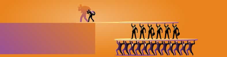 schema piramidale su sfondo arancione