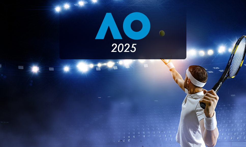 Logo Australian Open 2025 e tennista in azione